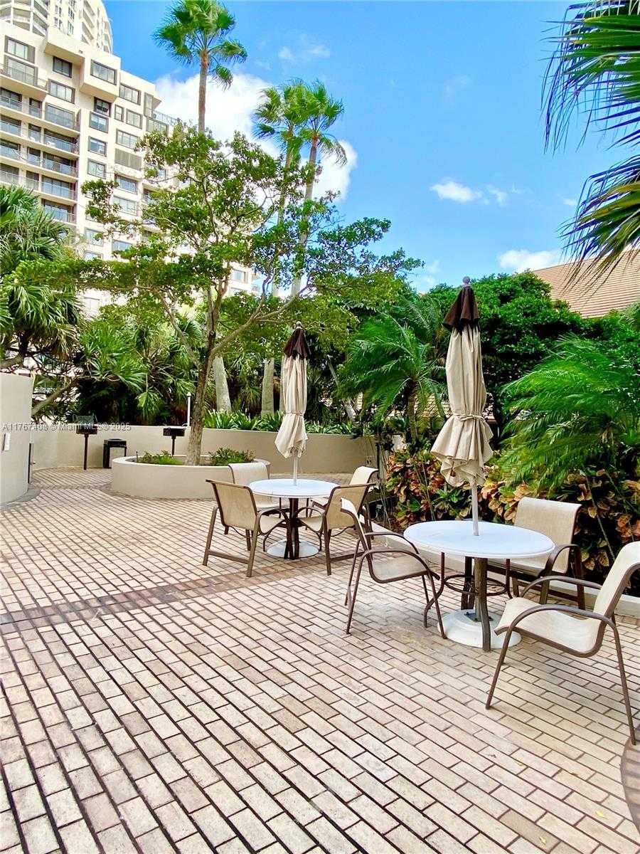 Small Image of 520 BRICKELL KEY DR #A817, Miami Number 16