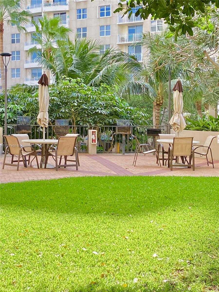 Small Image of 520 BRICKELL KEY DR #A817, Miami Number 17