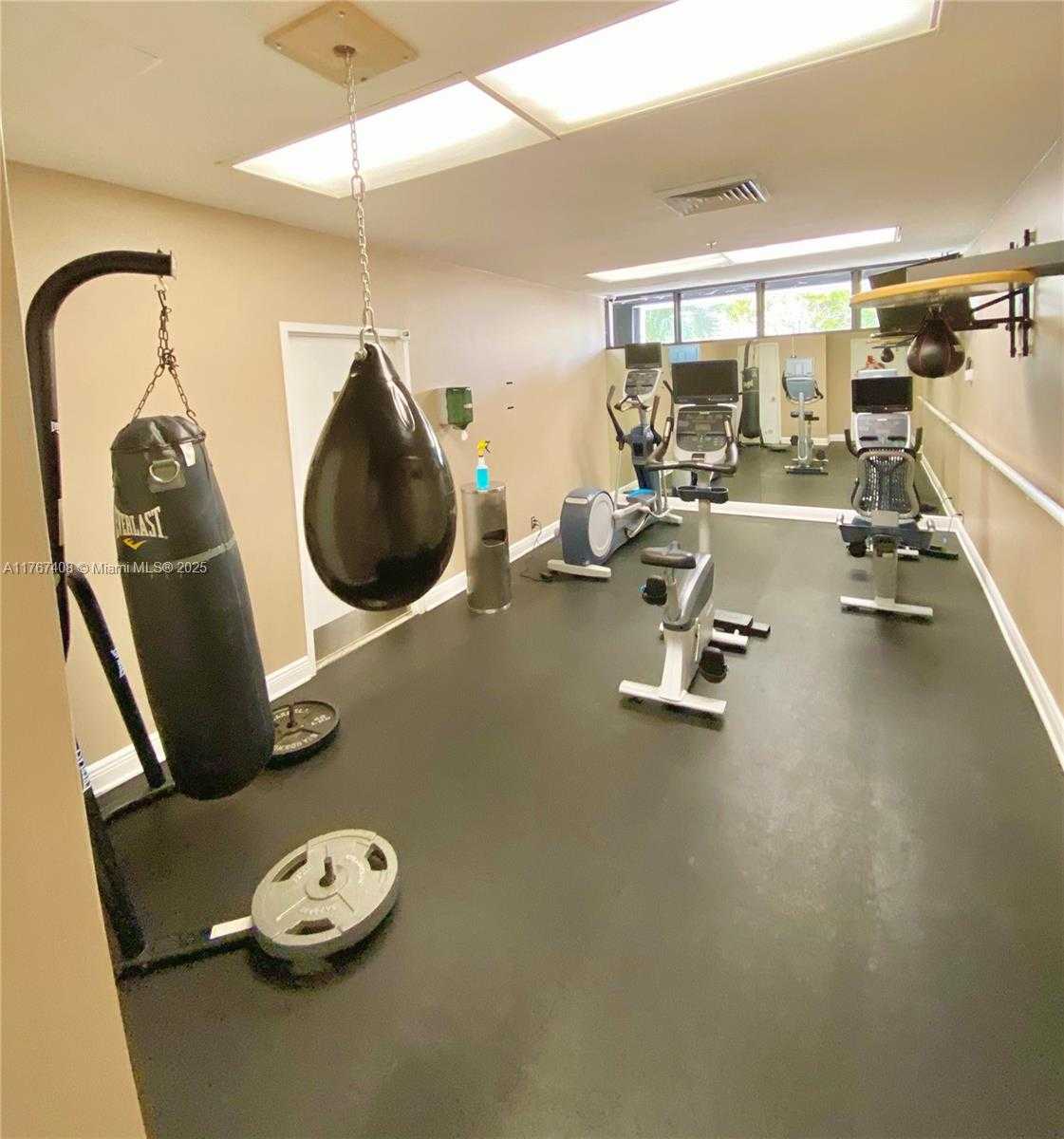 Small Image of 520 BRICKELL KEY DR #A817, Miami Number 20