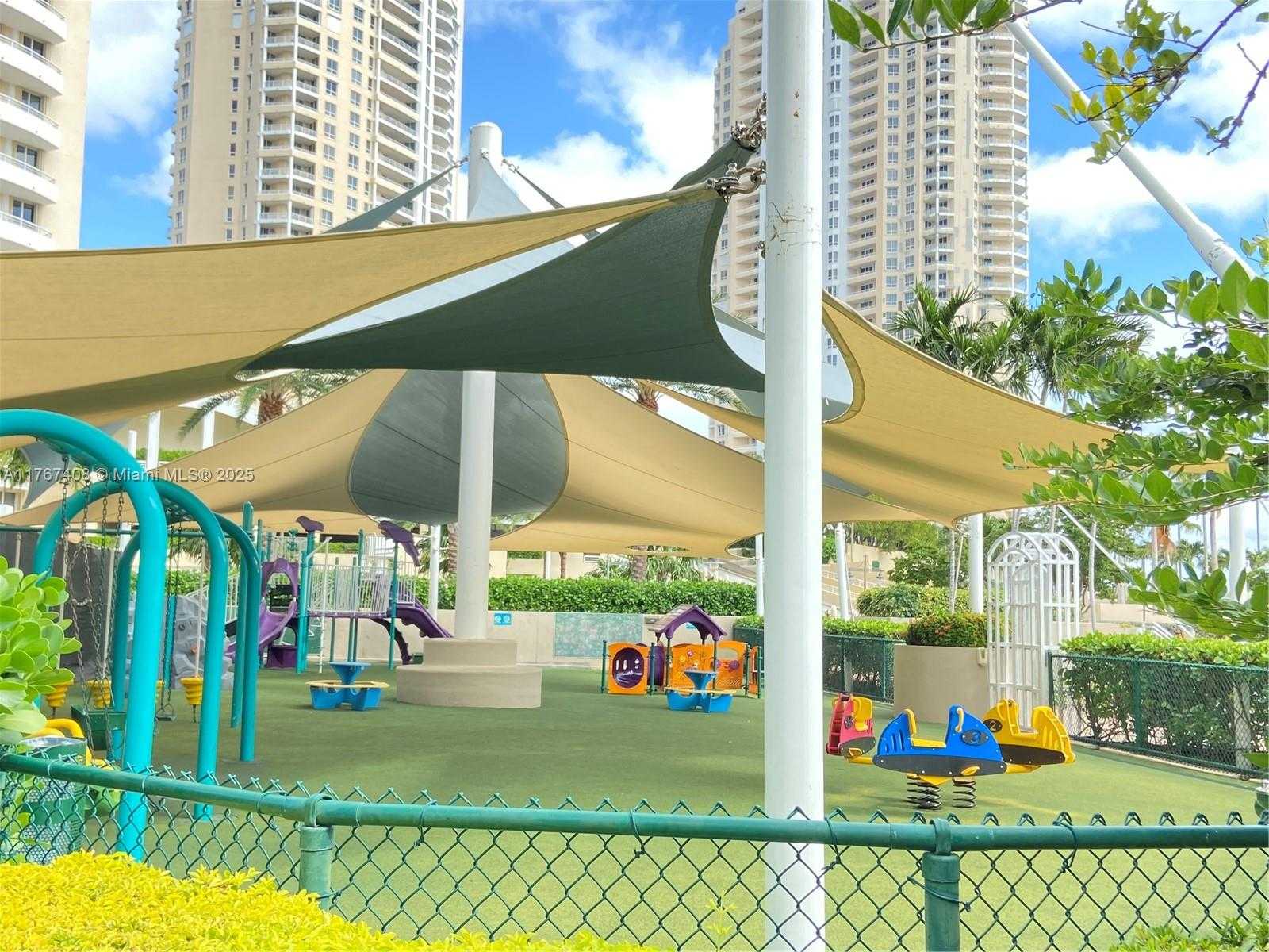 Small Image of 520 BRICKELL KEY DR #A817, Miami Number 29