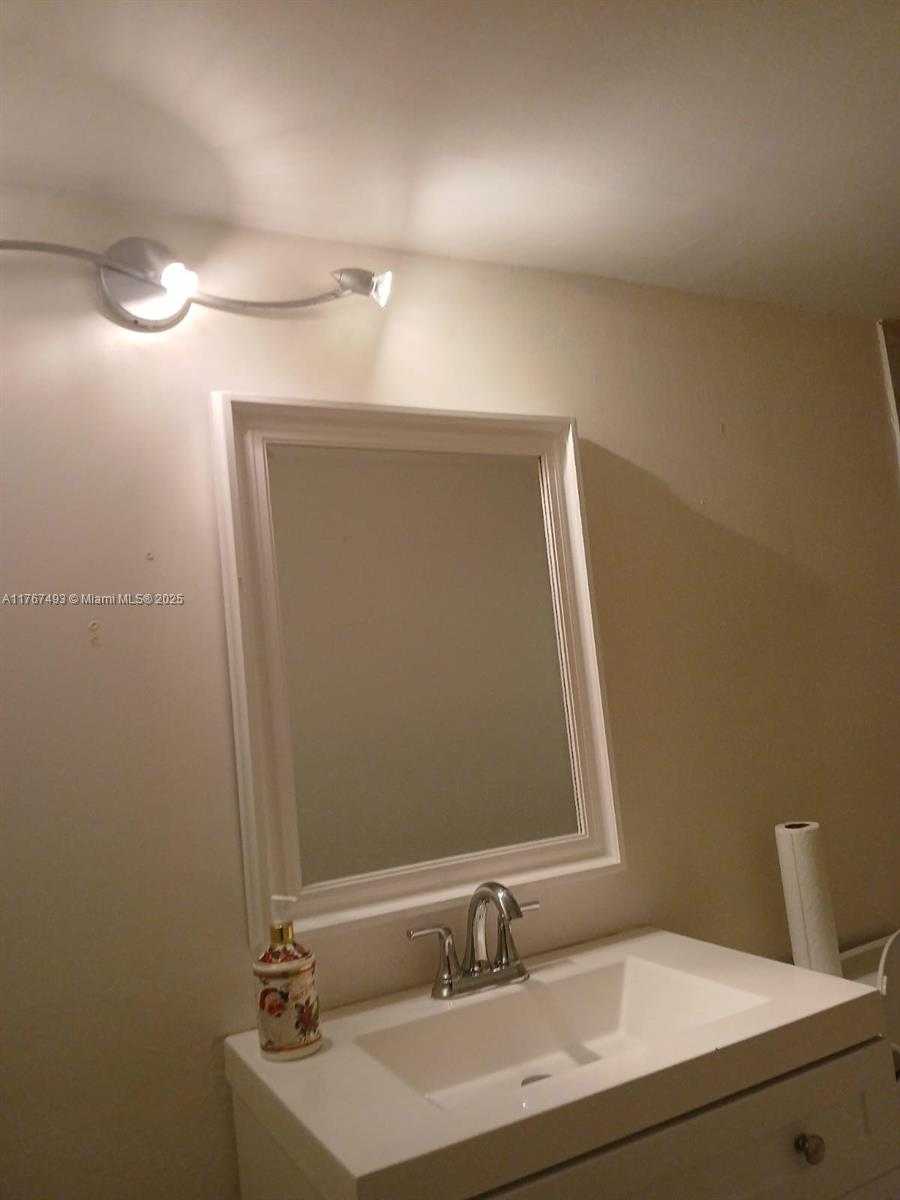 Small Image of 14311 NORTH KENDALL DR #208A, Miami Number 5