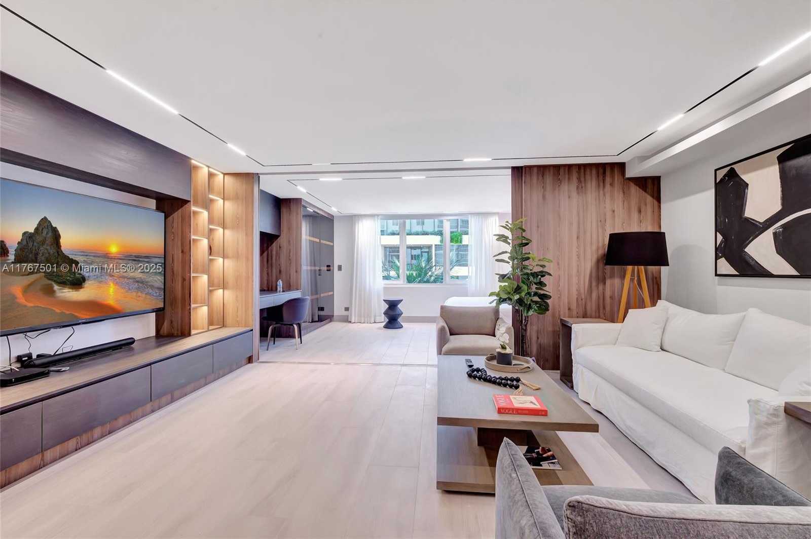 Small Image of 2301 COLLINS AVE #432, Miami Beach Number 2