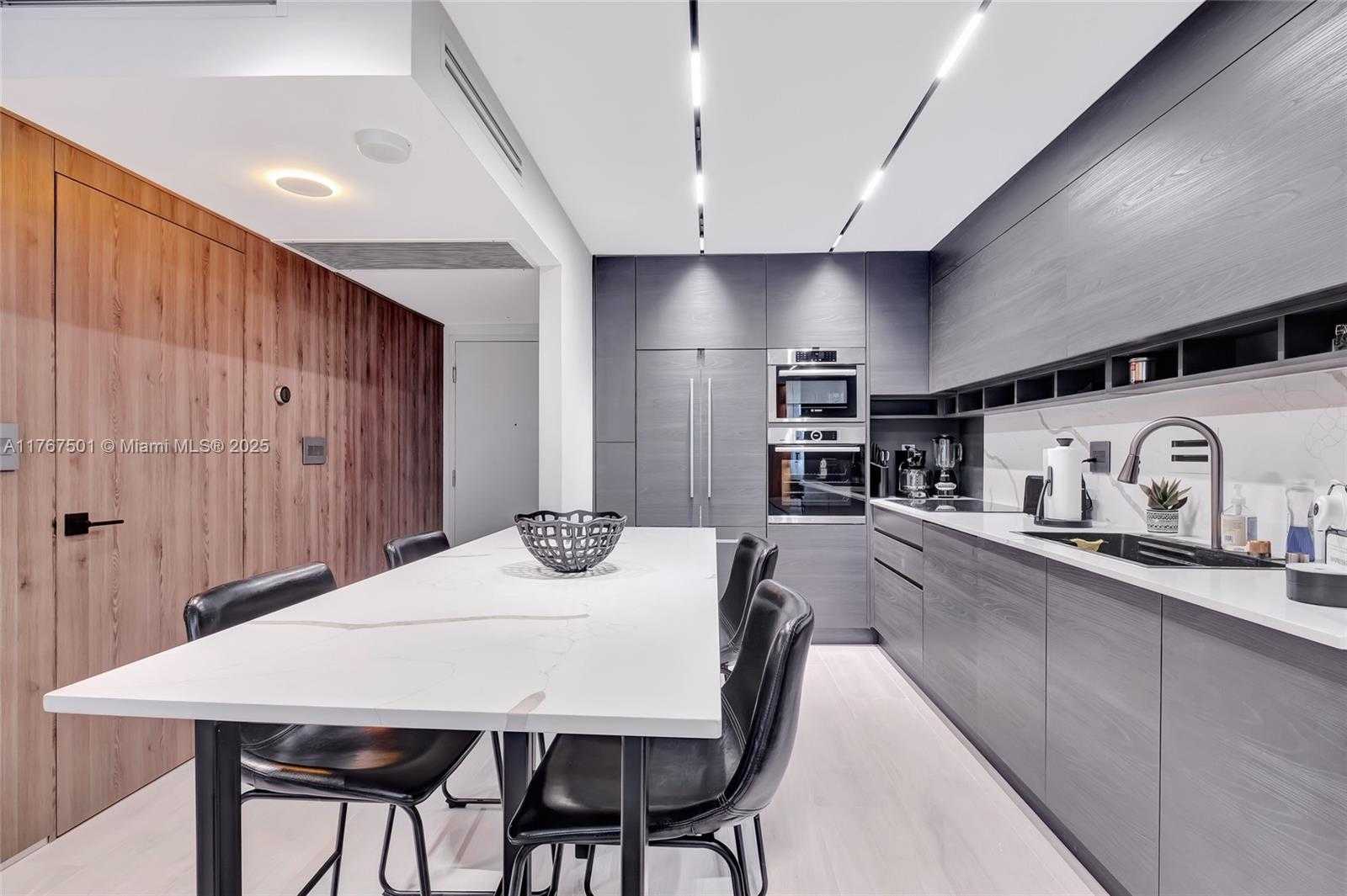 Small Image of 2301 COLLINS AVE #432, Miami Beach Number 7