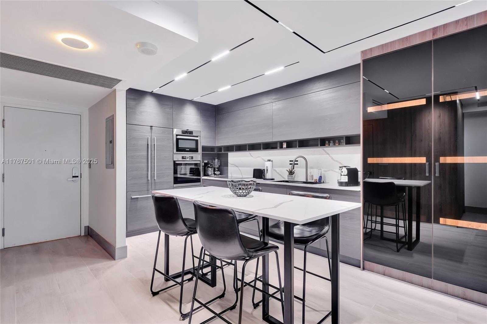 Small Image of 2301 COLLINS AVE #432, Miami Beach Number 8
