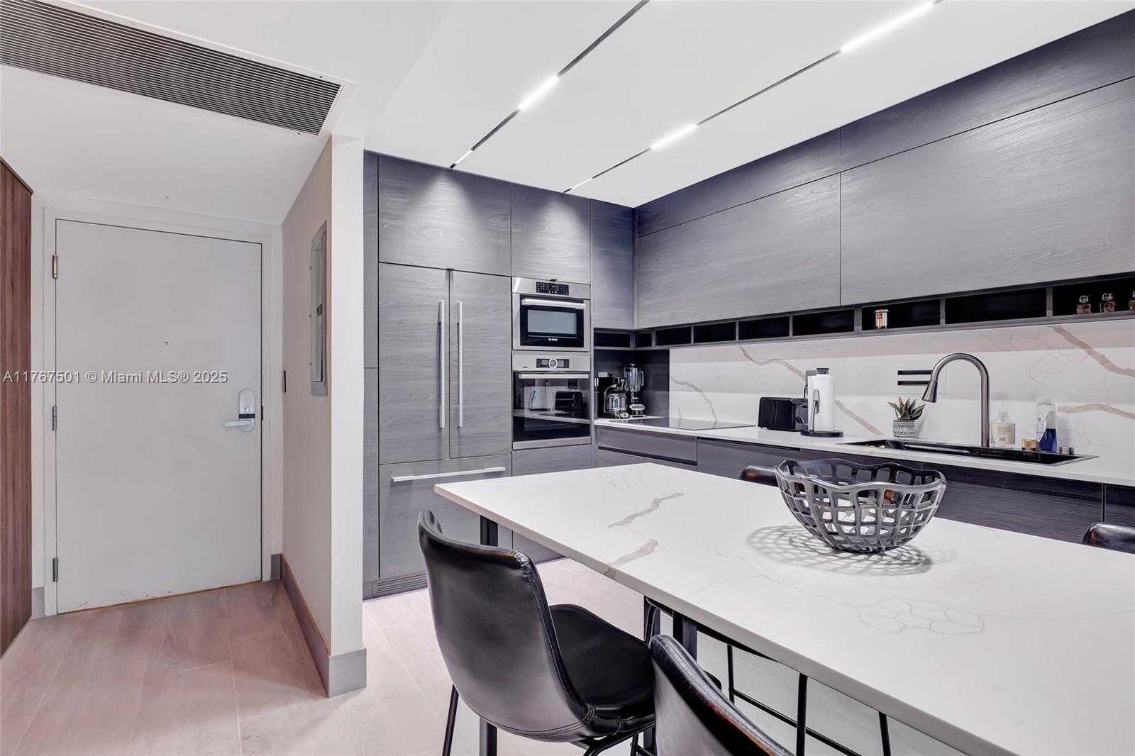 Small Image of 2301 COLLINS AVE #432, Miami Beach Number 9