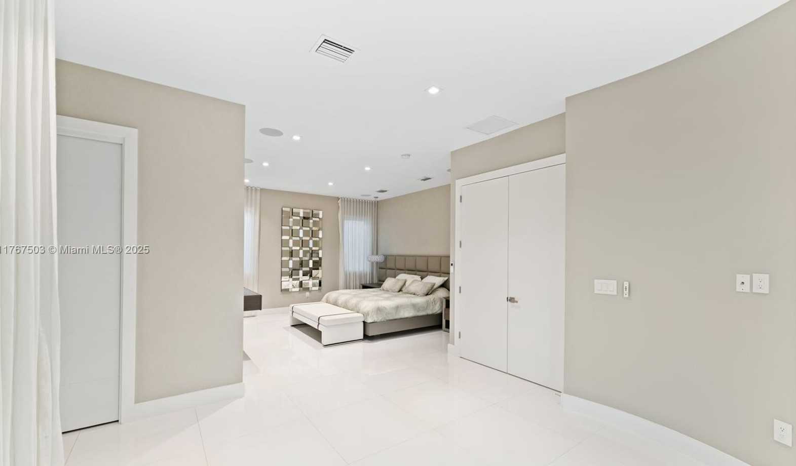 Small Image of 10561 NORTH WEST 67TH TER #10561, Doral Number 19