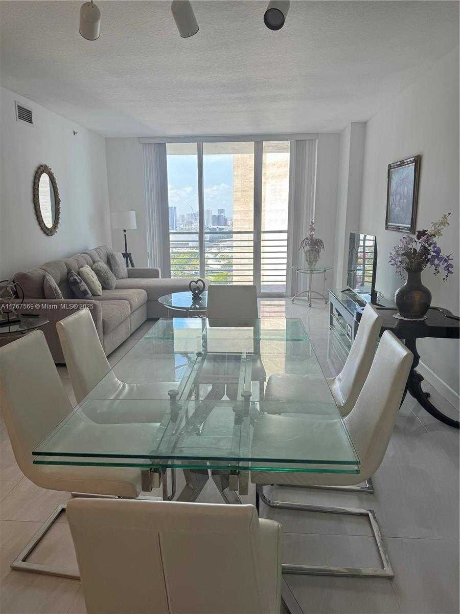 Small Image of 335 SOUTH BISCAYNE BLVD #2900, Miami Number 11