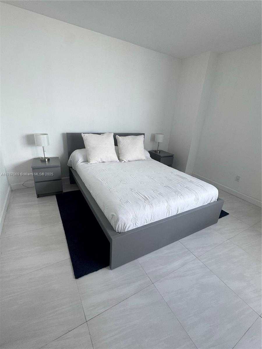 Small Image of 335 SOUTH BISCAYNE BLVD #2900, Miami Number 16