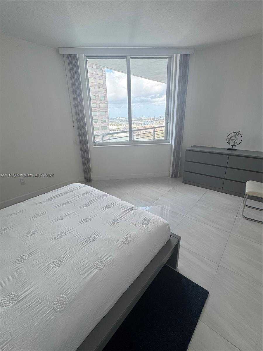 Small Image of 335 SOUTH BISCAYNE BLVD #2900, Miami Number 17