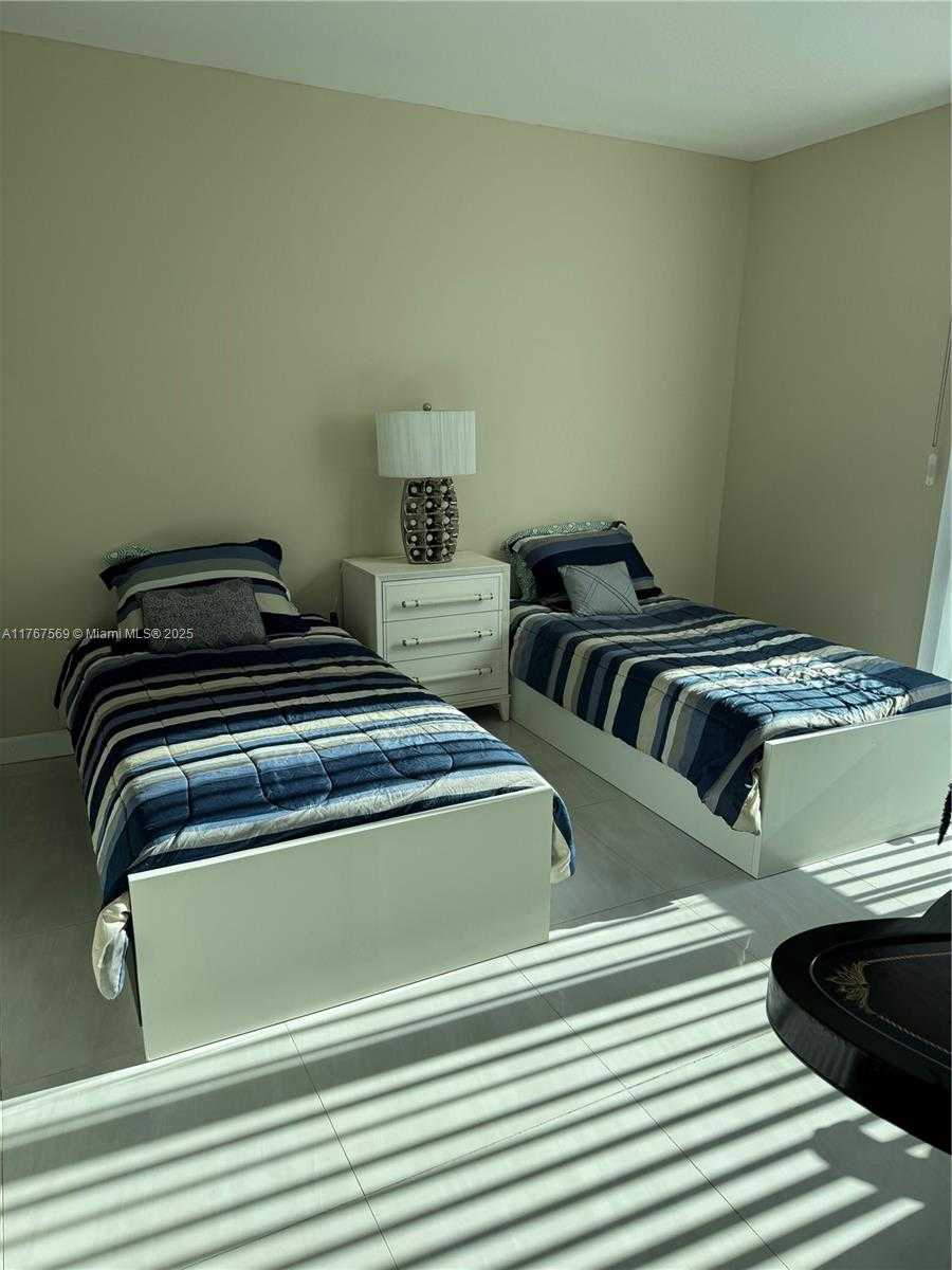Small Image of 335 SOUTH BISCAYNE BLVD #2900, Miami Number 21