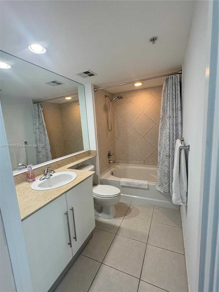 Small Image of 335 SOUTH BISCAYNE BLVD #2900, Miami Number 24