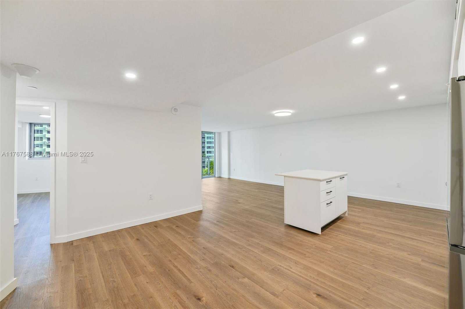 Small Image of 1500 BAY RD #N-1422, Miami Beach Number 16