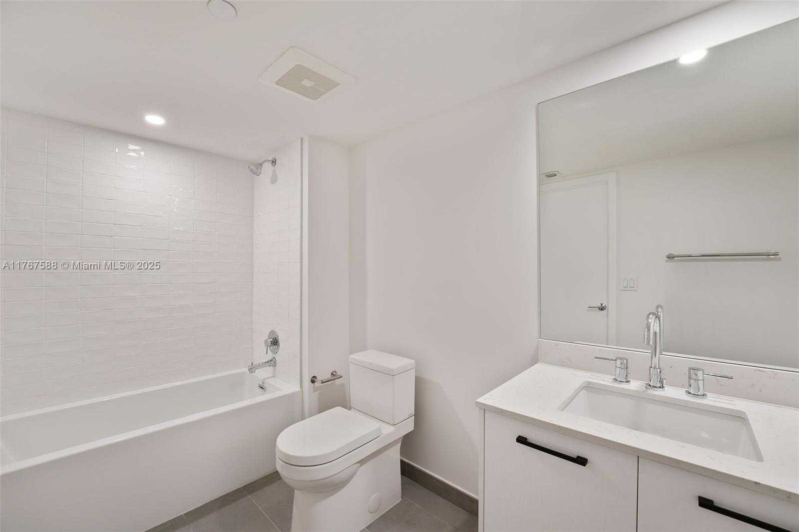 Small Image of 1500 BAY RD #N-1422, Miami Beach Number 17