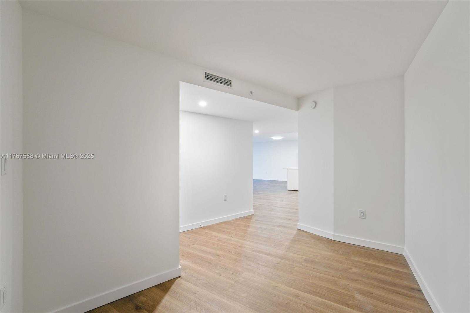 Small Image of 1500 BAY RD #N-1422, Miami Beach Number 18
