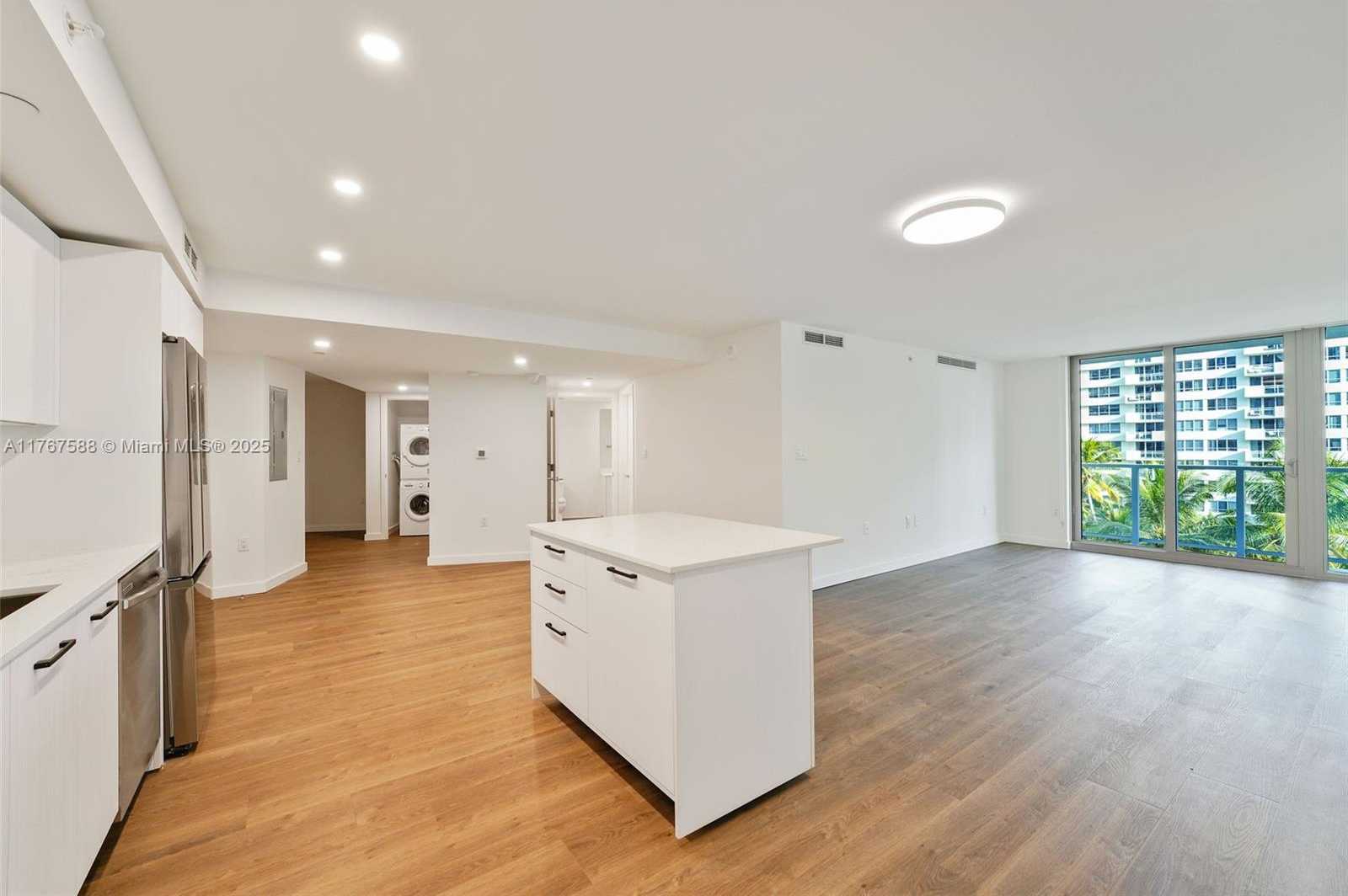 Small Image of 1500 BAY RD #N-1422, Miami Beach Number 2