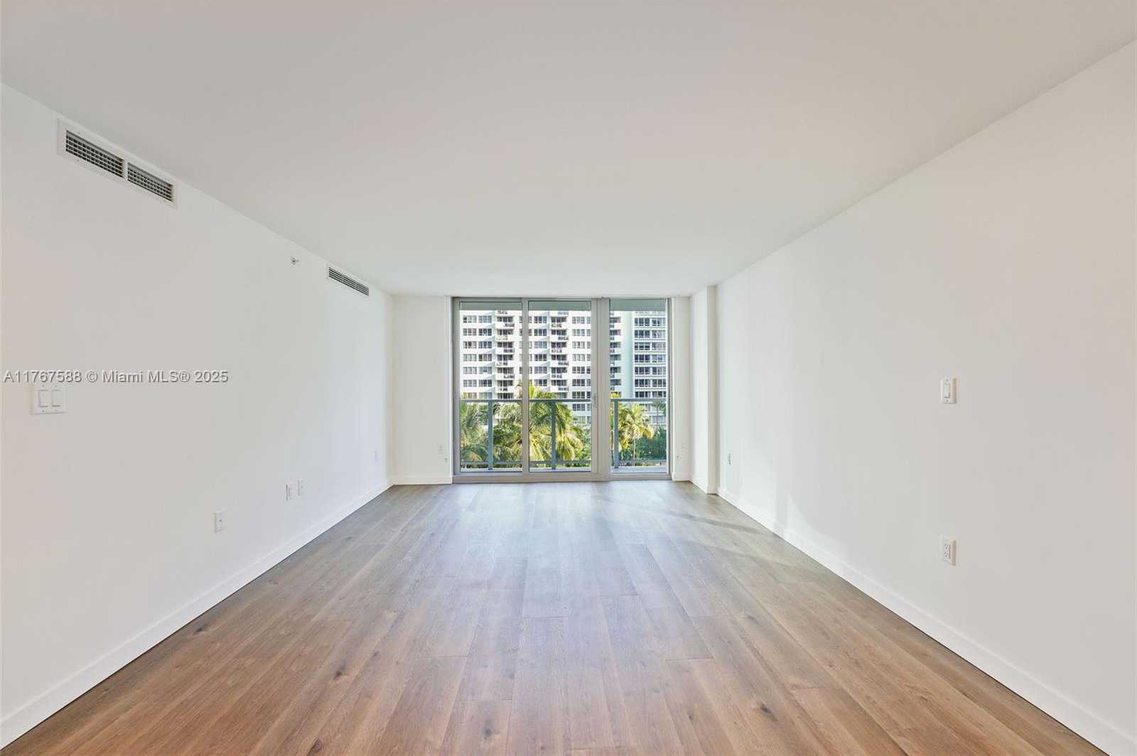 Small Image of 1500 BAY RD #N-1422, Miami Beach Number 4