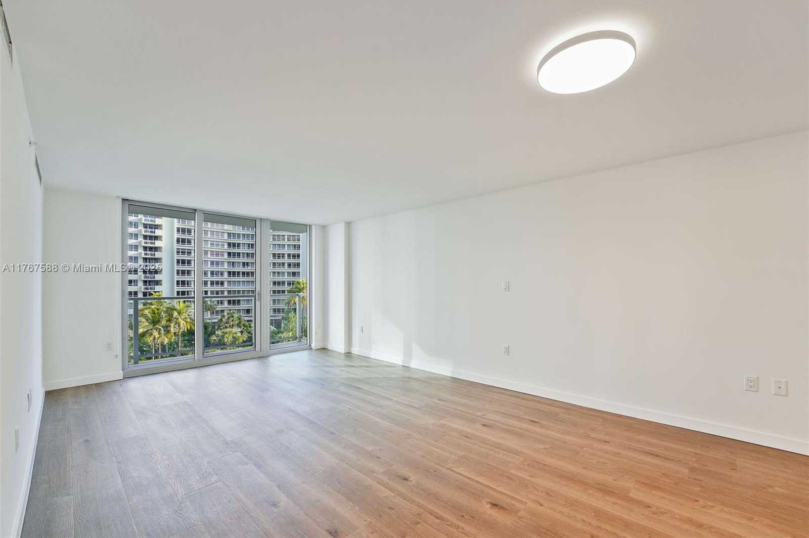 Small Image of 1500 BAY RD #N-1422, Miami Beach Number 5