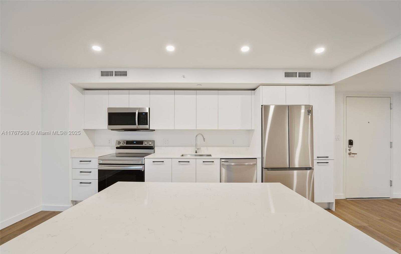 Small Image of 1500 BAY RD #N-1422, Miami Beach Number 9