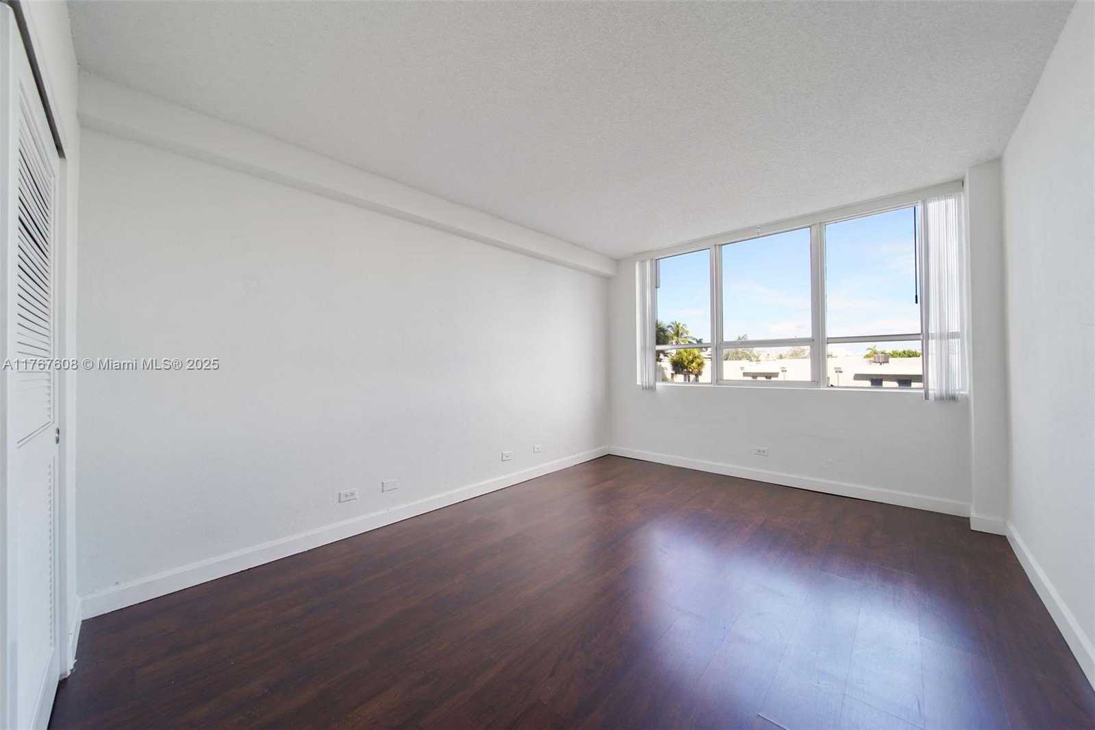 Small Image of 1500 BAY RD #S-0306, Miami Beach Number 19