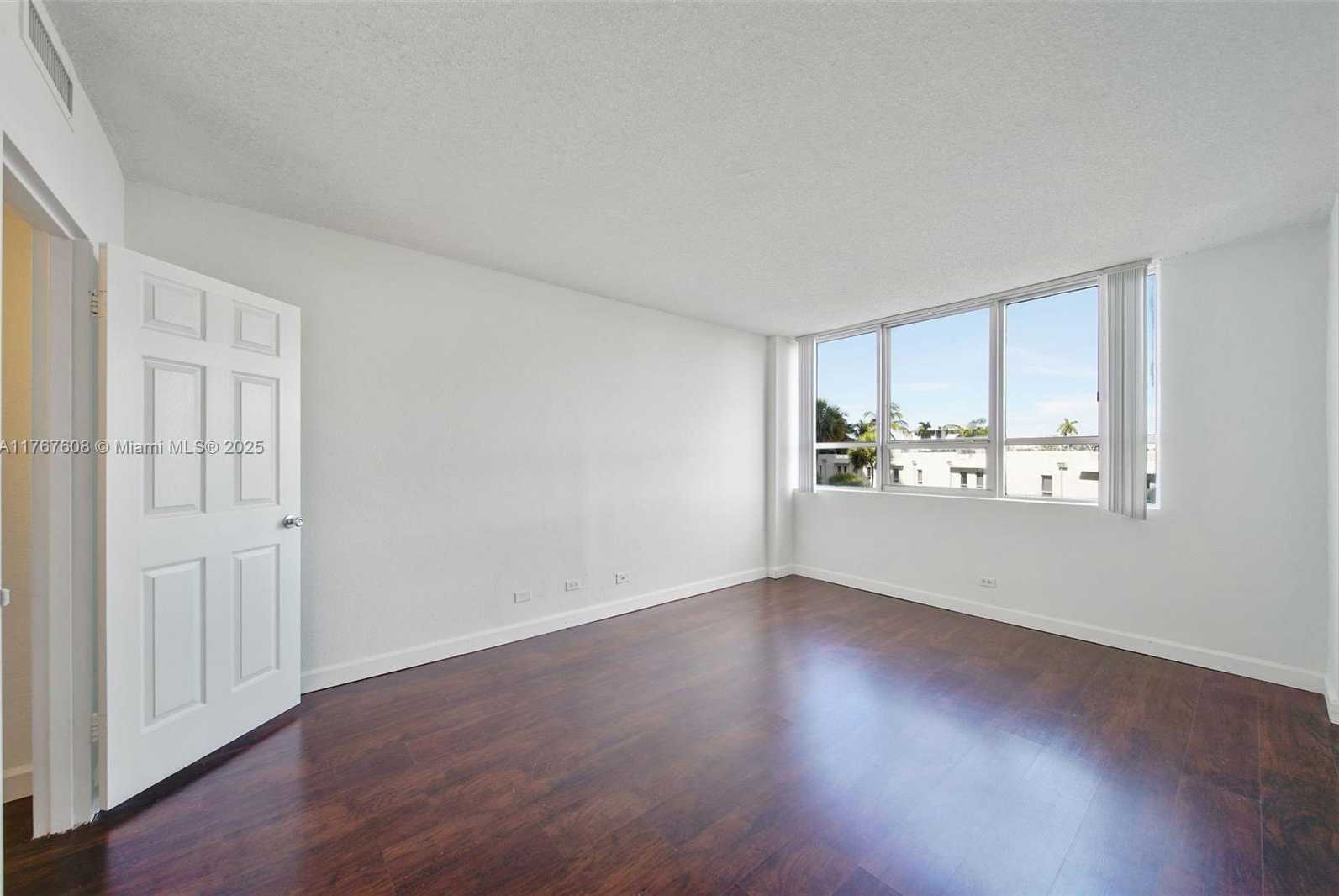 Small Image of 1500 BAY RD #S-0306, Miami Beach Number 23