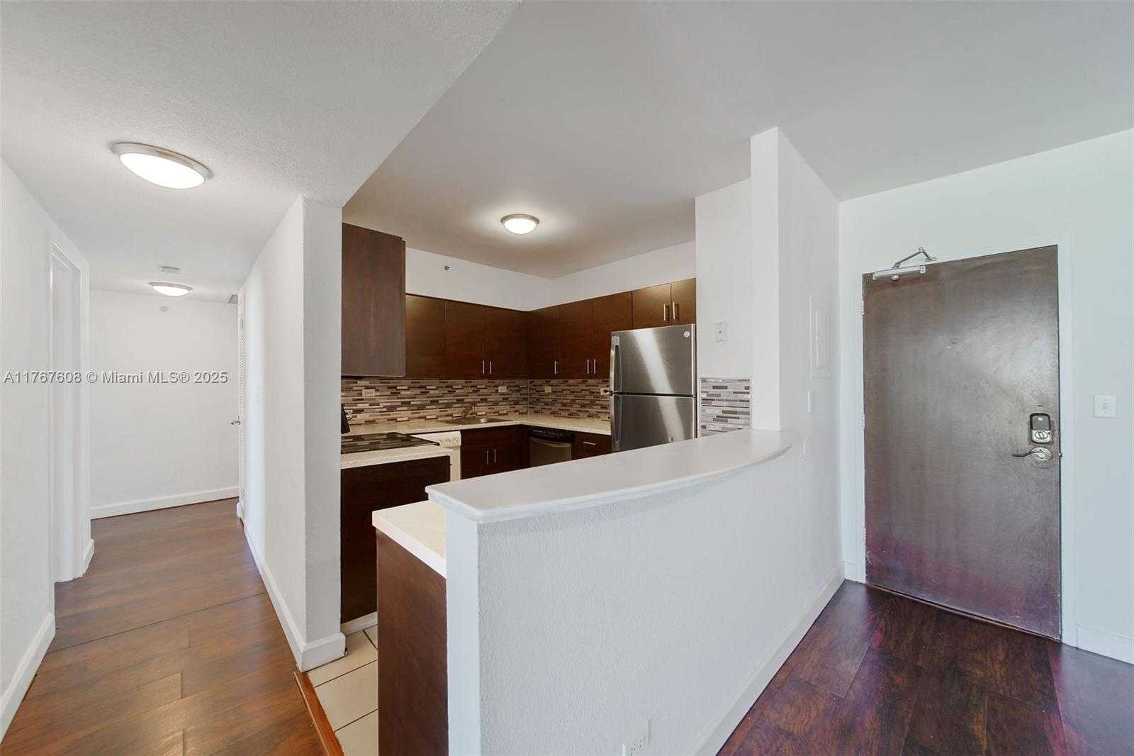 Small Image of 1500 BAY RD #S-0306, Miami Beach Number 5