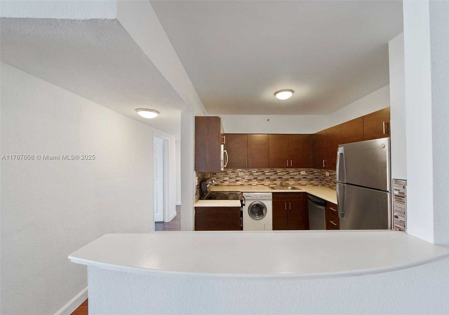 Small Image of 1500 BAY RD #S-0306, Miami Beach Number 6