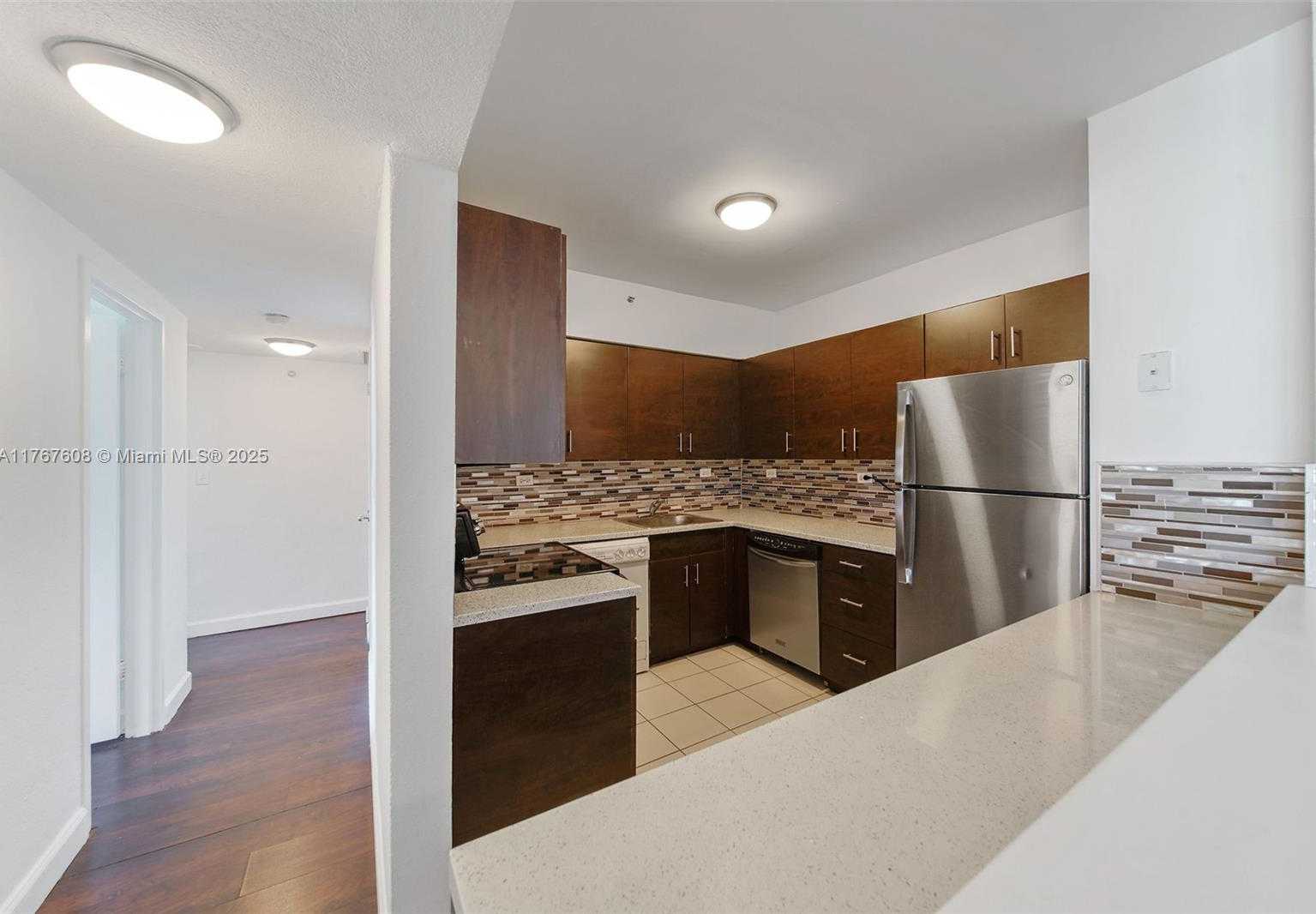 Small Image of 1500 BAY RD #S-0306, Miami Beach Number 7