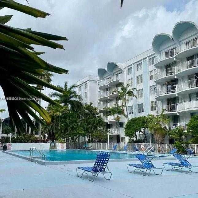 Small Image of 492 NORTH WEST 165TH ST RD #C-415, Miami Number 3