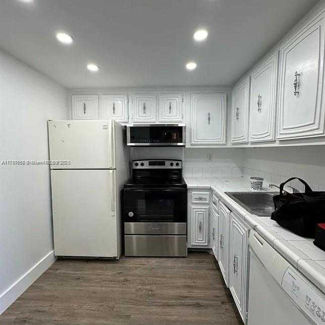 Small Image of 492 NORTH WEST 165TH ST RD #C-415, Miami Number 8
