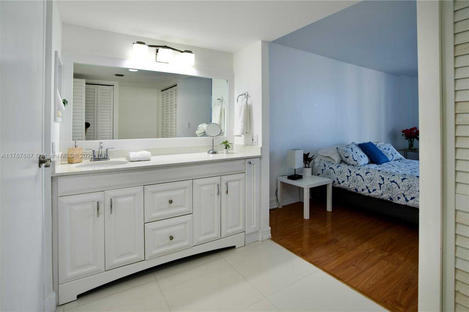 Small Image of 100 BAYVIEW DR #803, Sunny Isles Beach Number 12