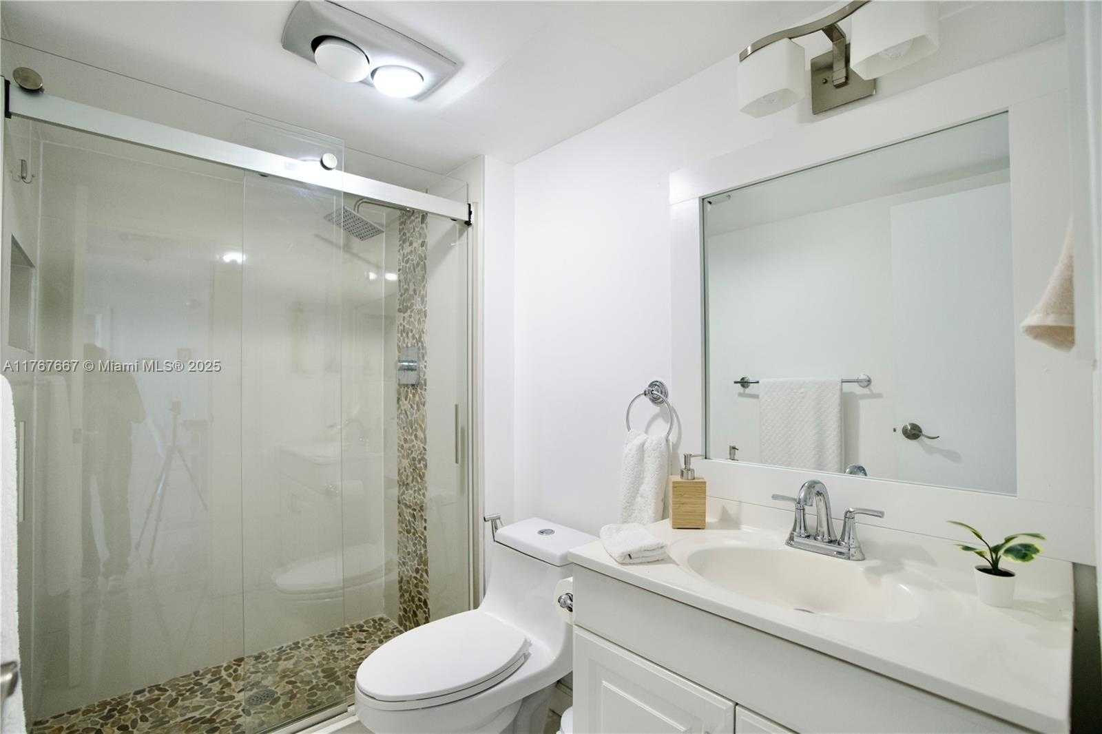 Small Image of 100 BAYVIEW DR #803, Sunny Isles Beach Number 15