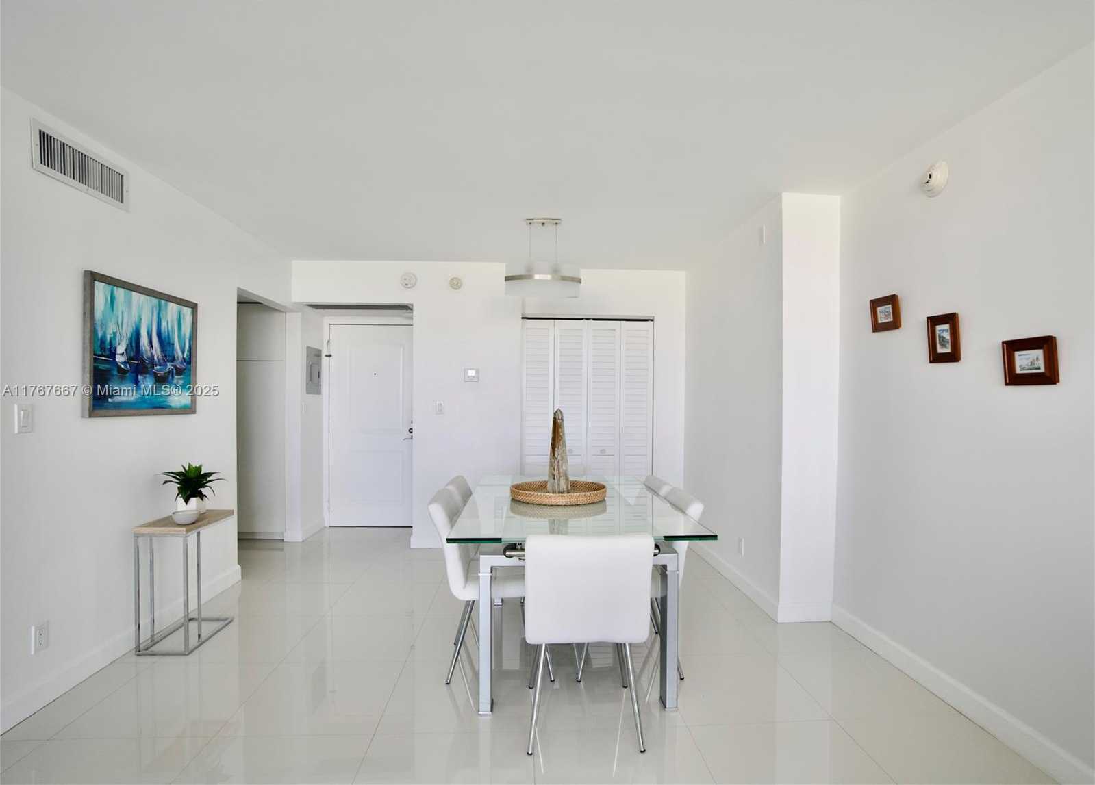Small Image of 100 BAYVIEW DR #803, Sunny Isles Beach Number 4