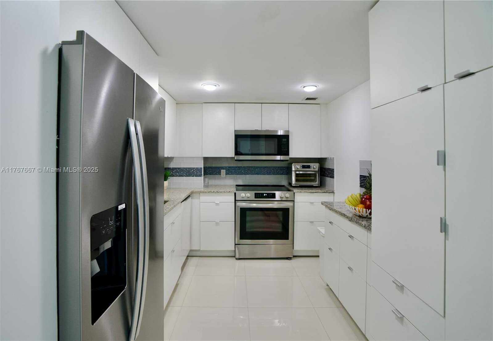 Small Image of 100 BAYVIEW DR #803, Sunny Isles Beach Number 8