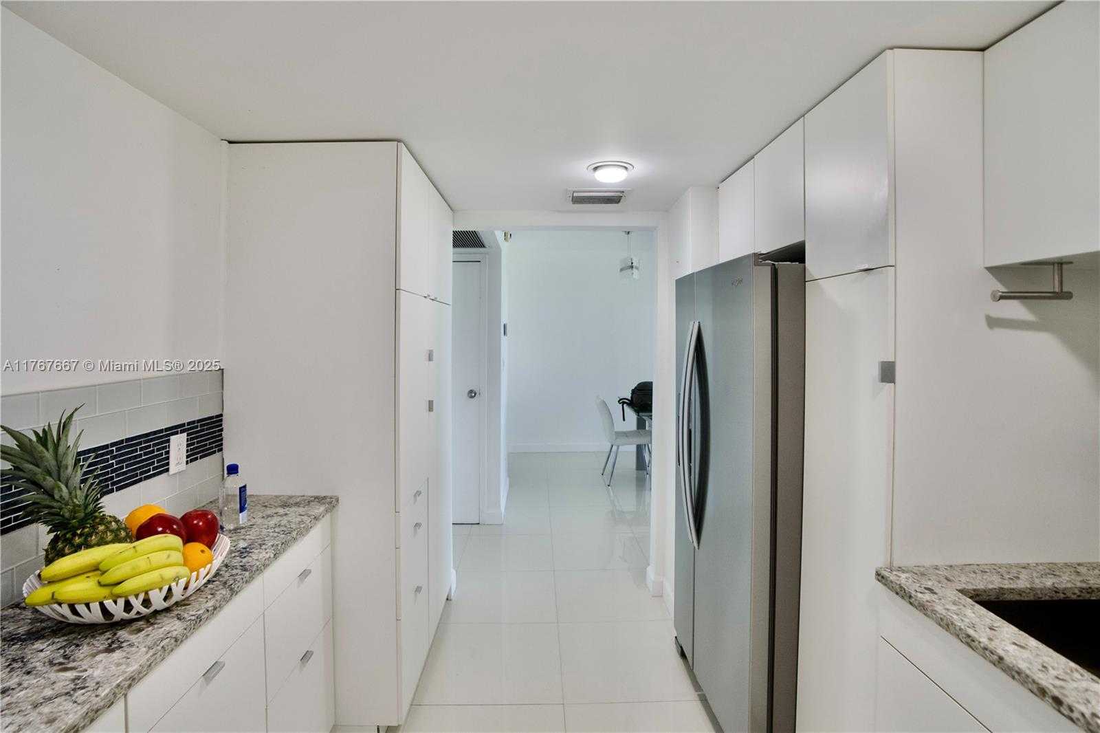 Small Image of 100 BAYVIEW DR #803, Sunny Isles Beach Number 9