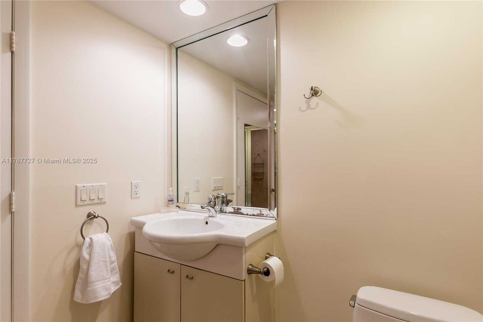 Small Image of 1830 SOUTH OCEAN DR #3906, Hallandale Beach Number 17