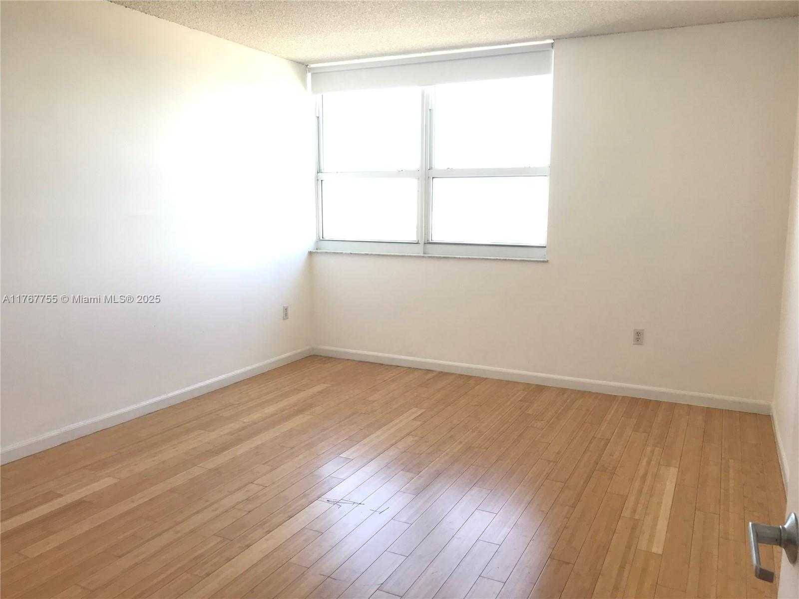 Small Image of 650 WEST AVE #1704, Miami Beach Number 14