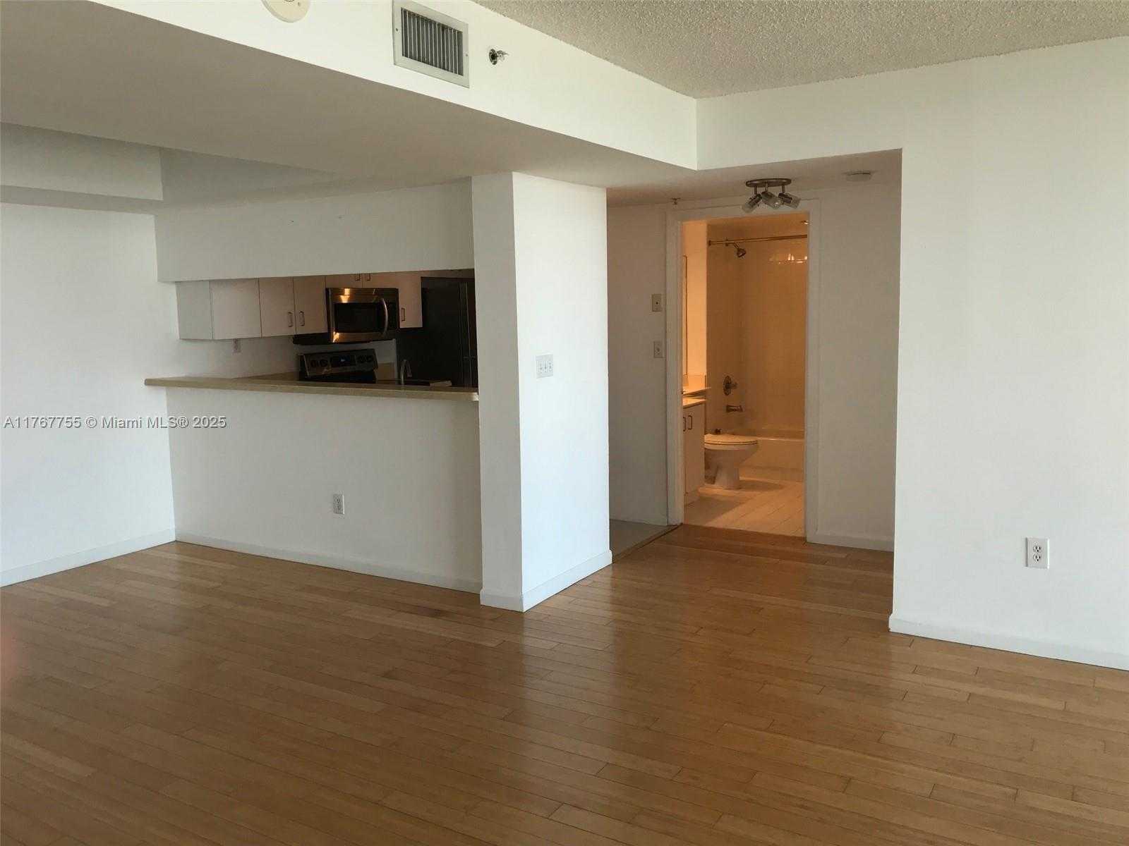 Small Image of 650 WEST AVE #1704, Miami Beach Number 5