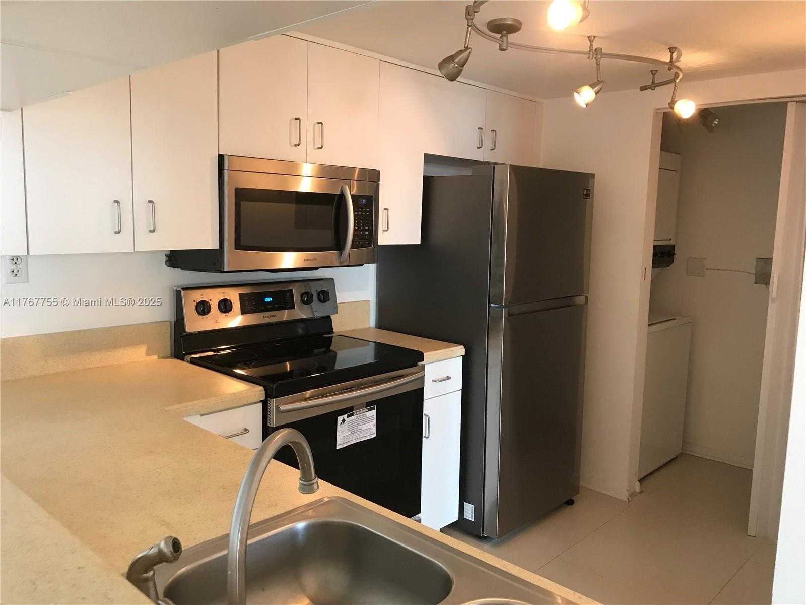 Small Image of 650 WEST AVE #1704, Miami Beach Number 8