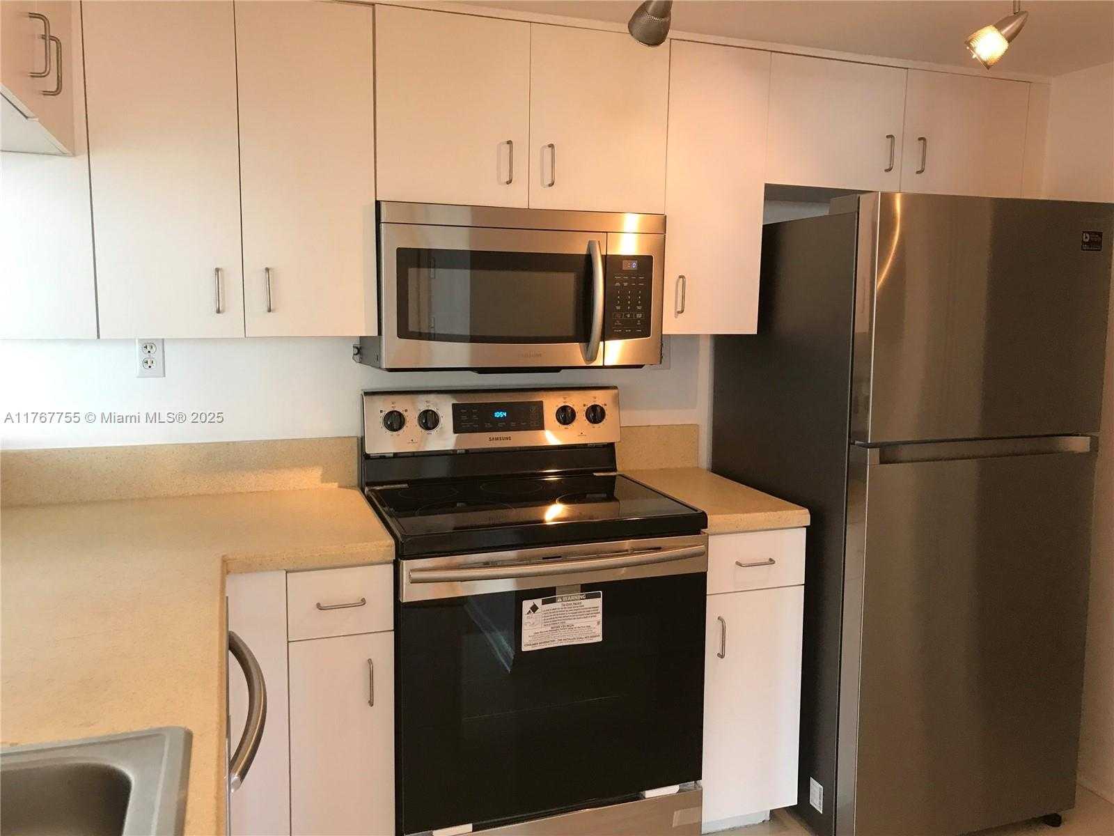 Small Image of 650 WEST AVE #1704, Miami Beach Number 9