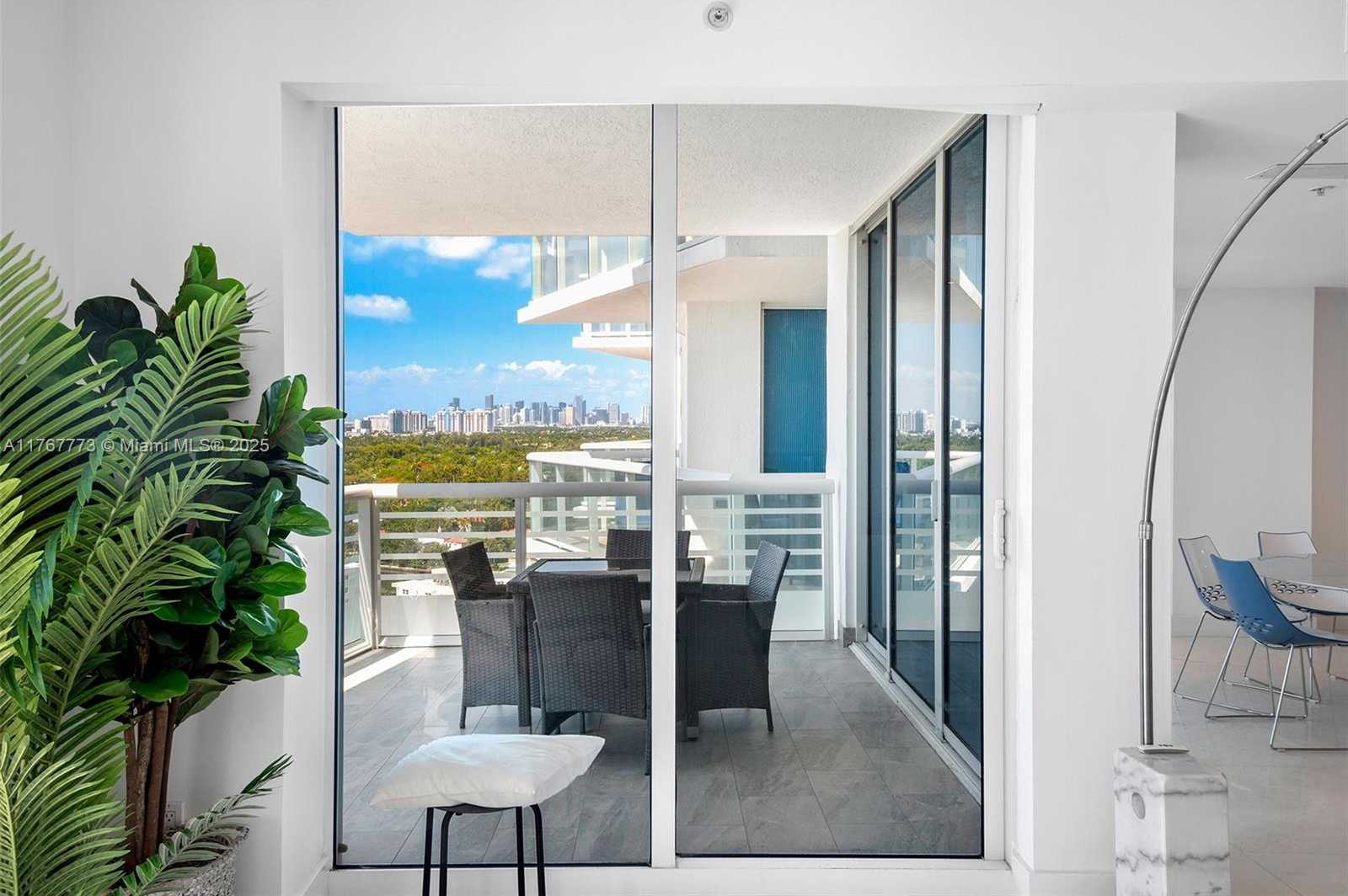 Small Image of 3801 SOUTH EAST COLLINS AVE #1703, Miami Beach Number 15