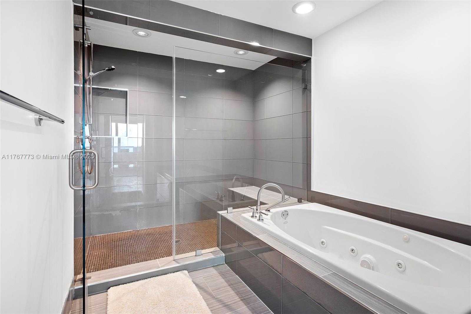 Small Image of 3801 SOUTH EAST COLLINS AVE #1703, Miami Beach Number 24