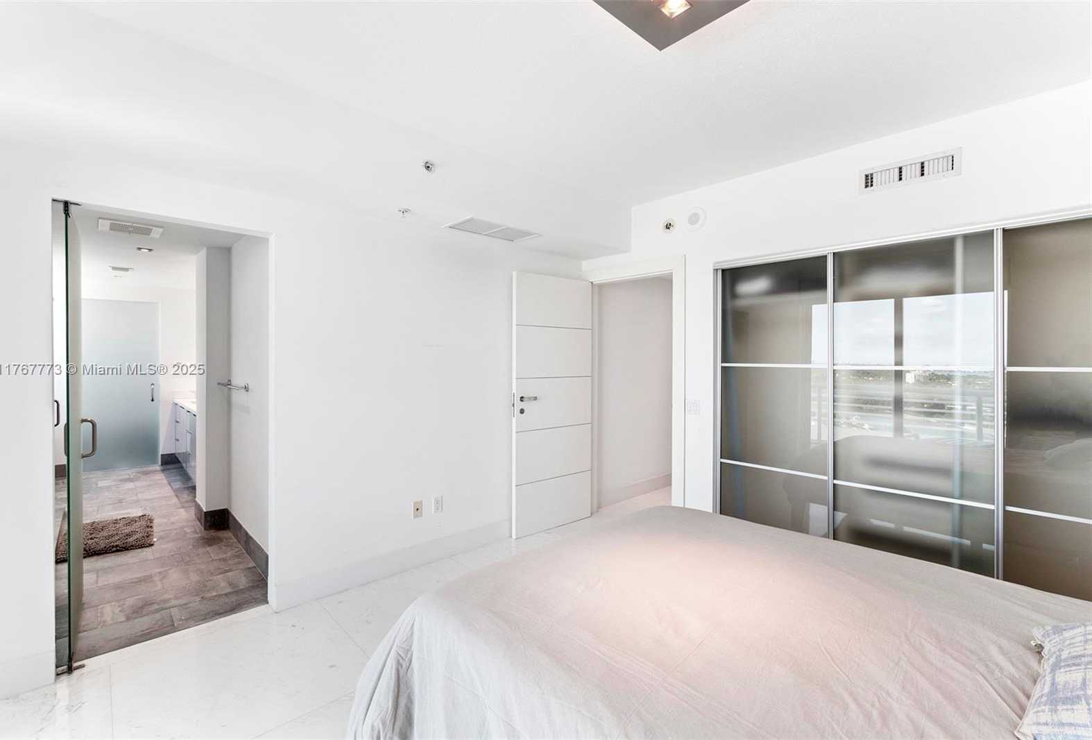 Small Image of 3801 SOUTH EAST COLLINS AVE #1703, Miami Beach Number 25