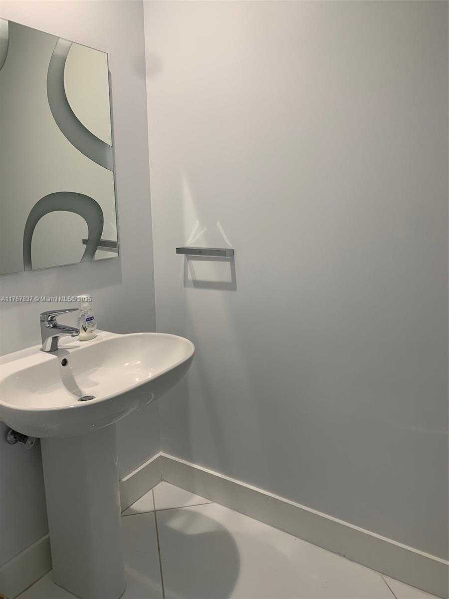 Small Image of 1100 EAST BISCAYNE BLVD #5702, Miami Number 16