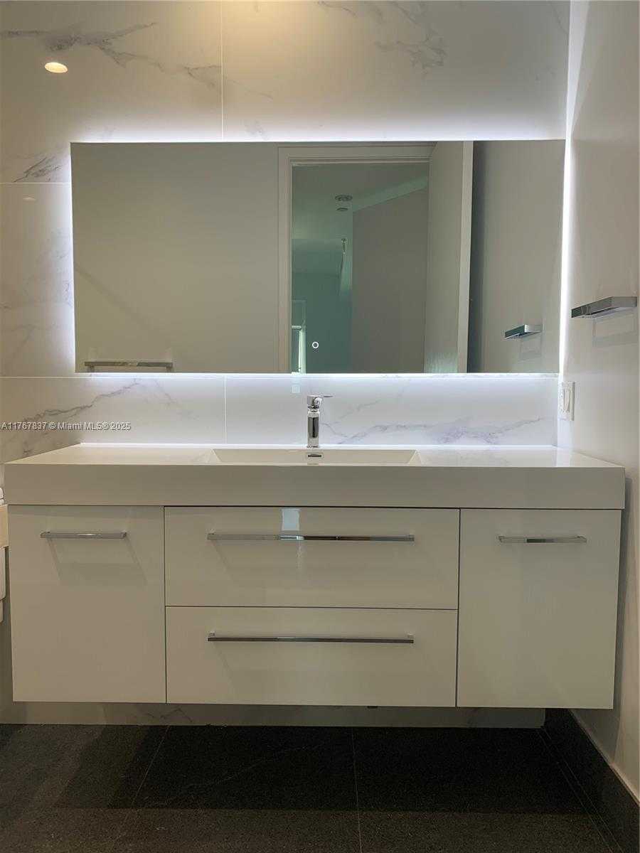 Small Image of 1100 EAST BISCAYNE BLVD #5702, Miami Number 19