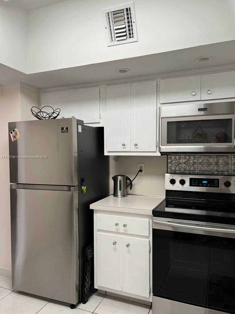 Small Image of 300 BAYVIEW DR #207, Sunny Isles Beach Number 10