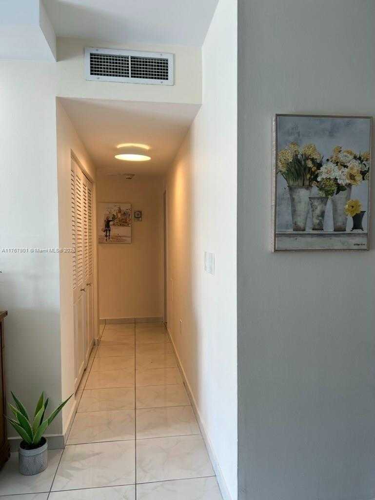 Small Image of 300 BAYVIEW DR #207, Sunny Isles Beach Number 12