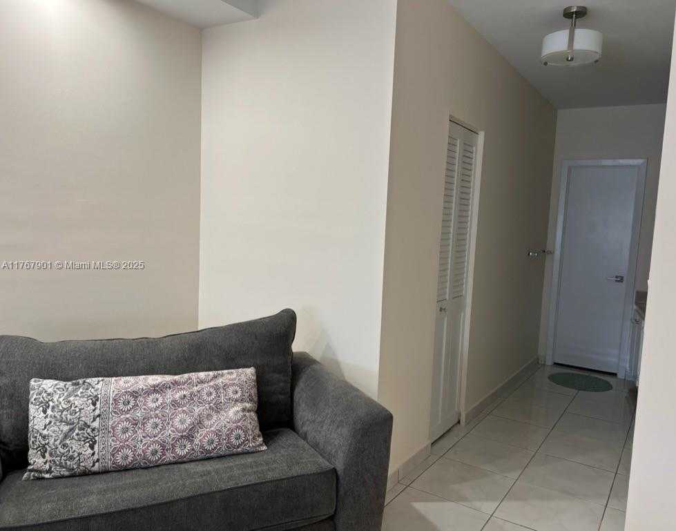 Small Image of 300 BAYVIEW DR #207, Sunny Isles Beach Number 14