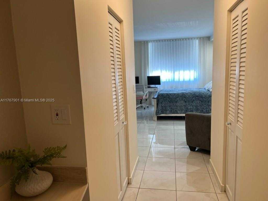 Small Image of 300 BAYVIEW DR #207, Sunny Isles Beach Number 15
