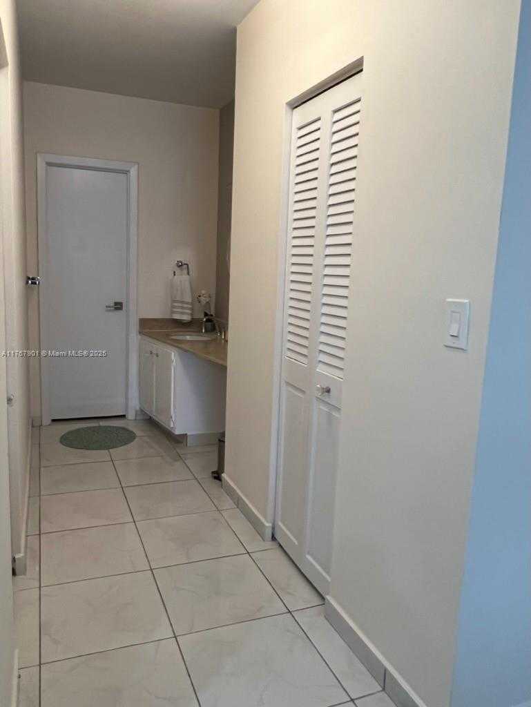 Small Image of 300 BAYVIEW DR #207, Sunny Isles Beach Number 16