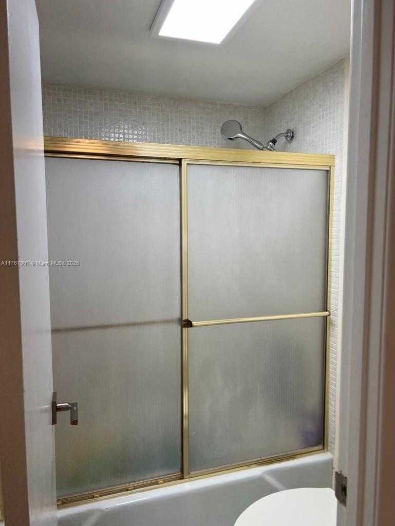 Small Image of 300 BAYVIEW DR #207, Sunny Isles Beach Number 17